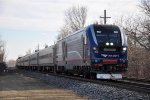 Northbund "Hiawatha Service" blows past the station